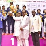 खेलो इंडिया यूनिवर्सिटी गेम्स-2022 उत्तर प्रदेश के टेबल टेनिस के फाइनल मुकाबलों के विजेताओं को प्रदेश के खेल एवं युवा कल्याण राज्यमंत्री (स्वतंत्र प्रभार) श्री गिरीश चंद्र यादव ने पुरस्कार वितरित किए।